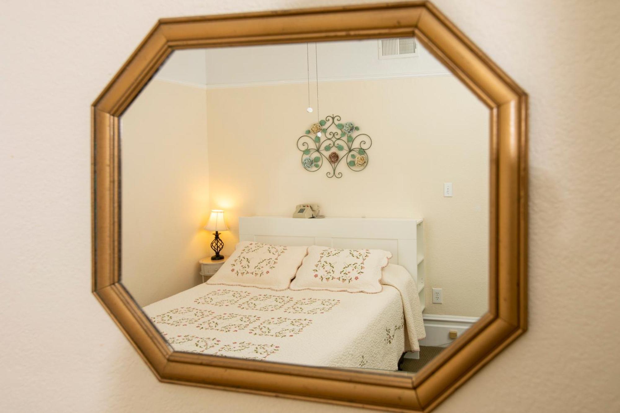 Hayes Valley Inn San Francisco Room photo